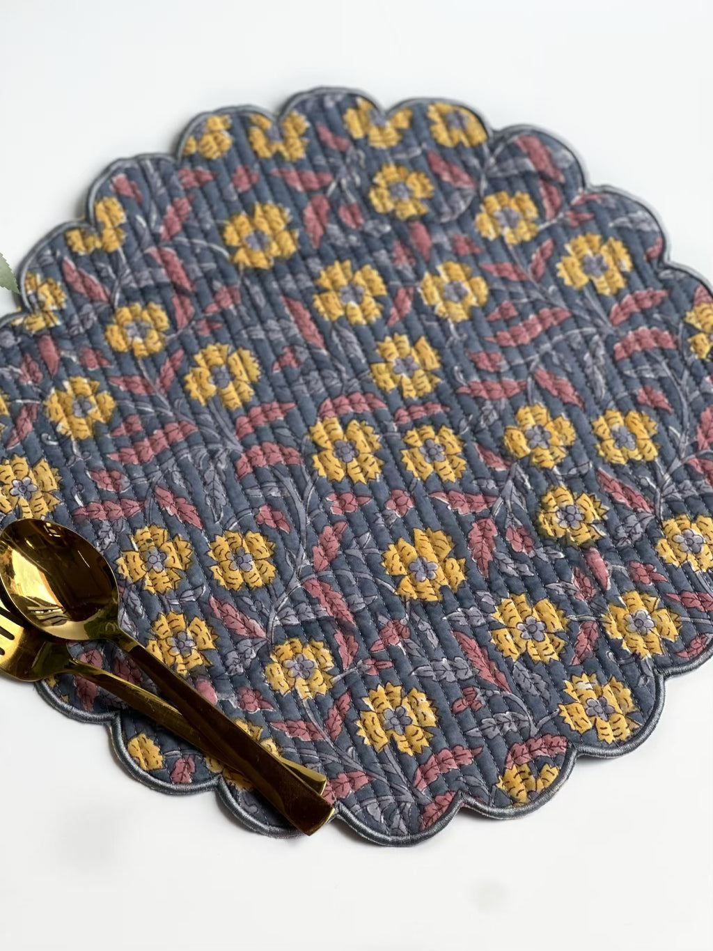 Vintage Garden Scalloped Placemat (set of 6)
