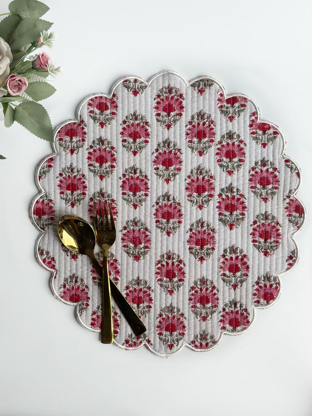 Ruby Garden Scalloped Placemat (set of 6)