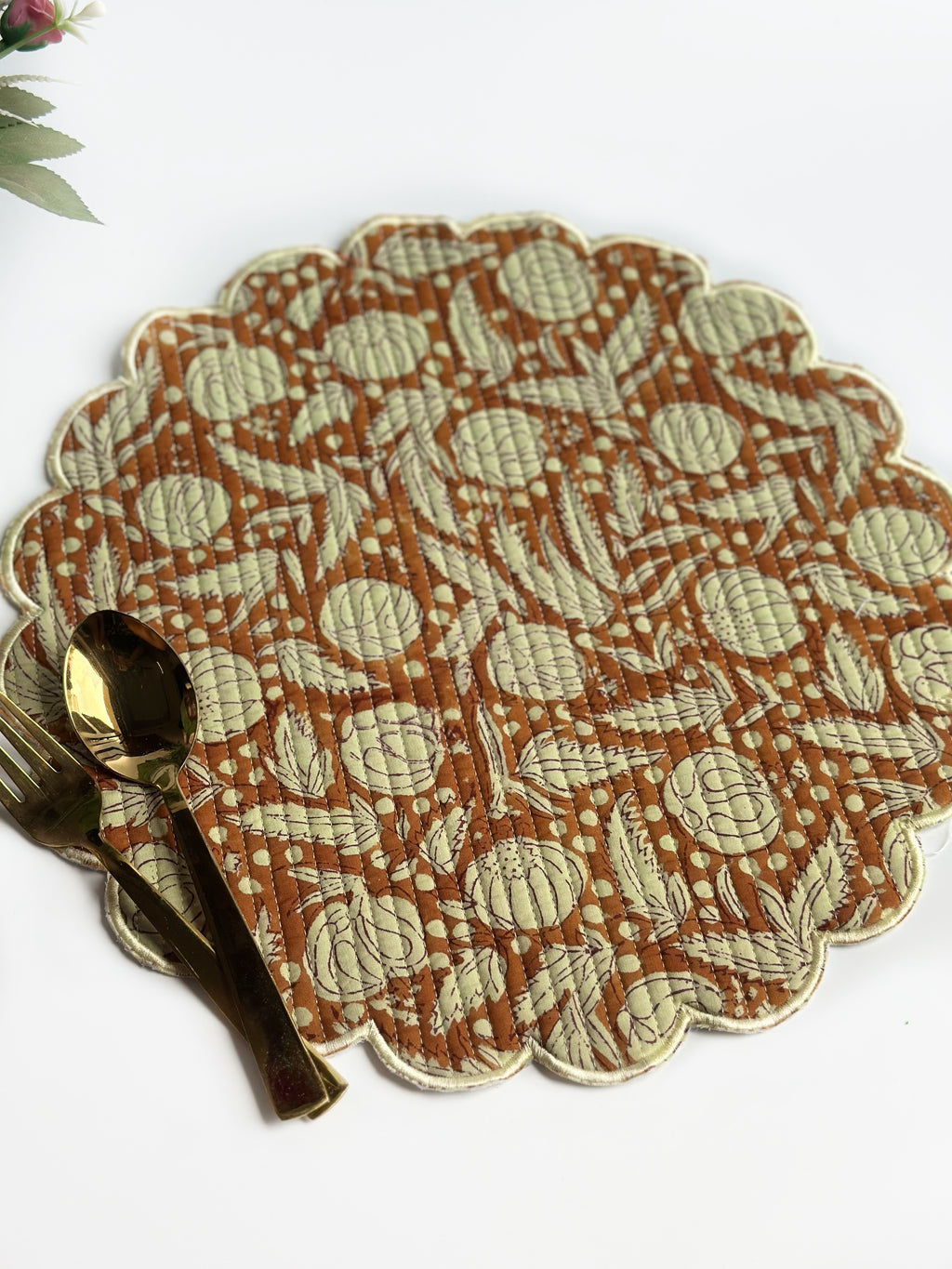 Rust Meadow Scalloped Placemat (set of 6)