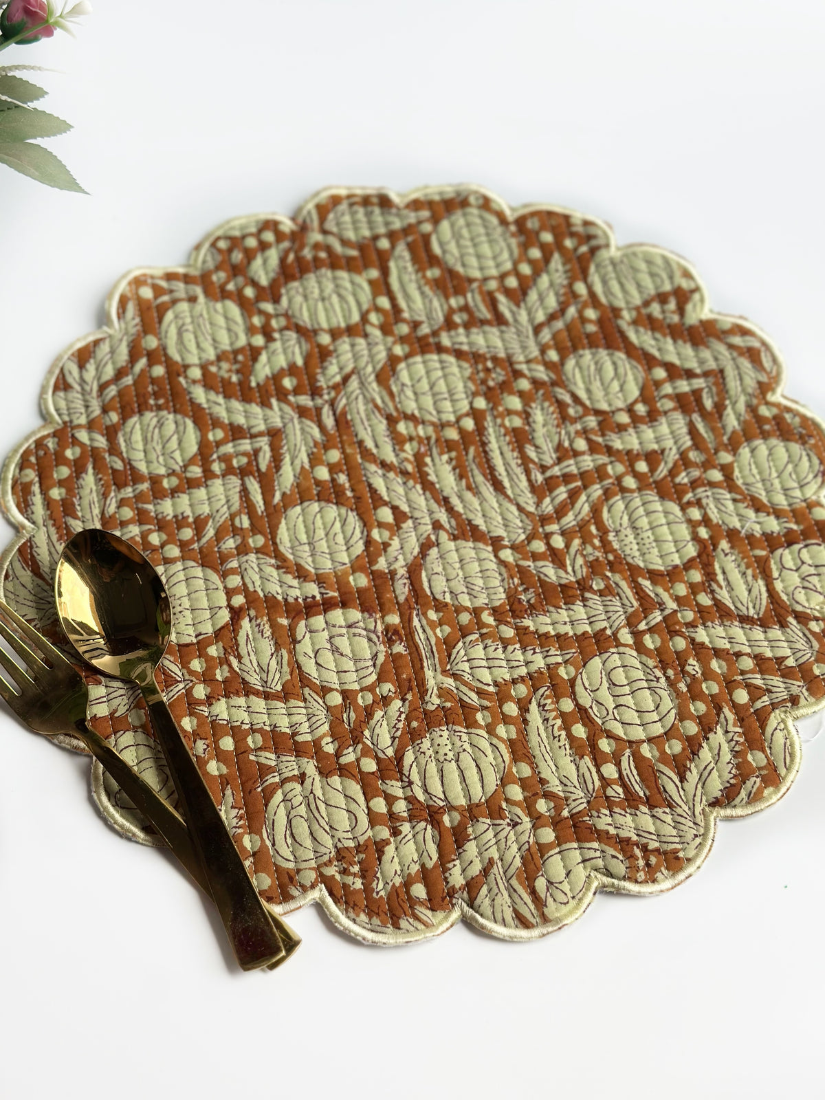 Rust Meadow Scalloped Placemat (set of 6)