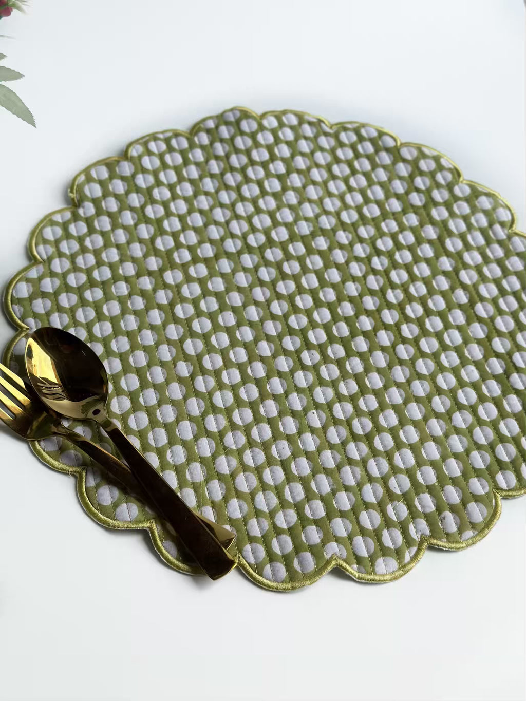 Olive Polka Scalloped Placemat (set of 6)