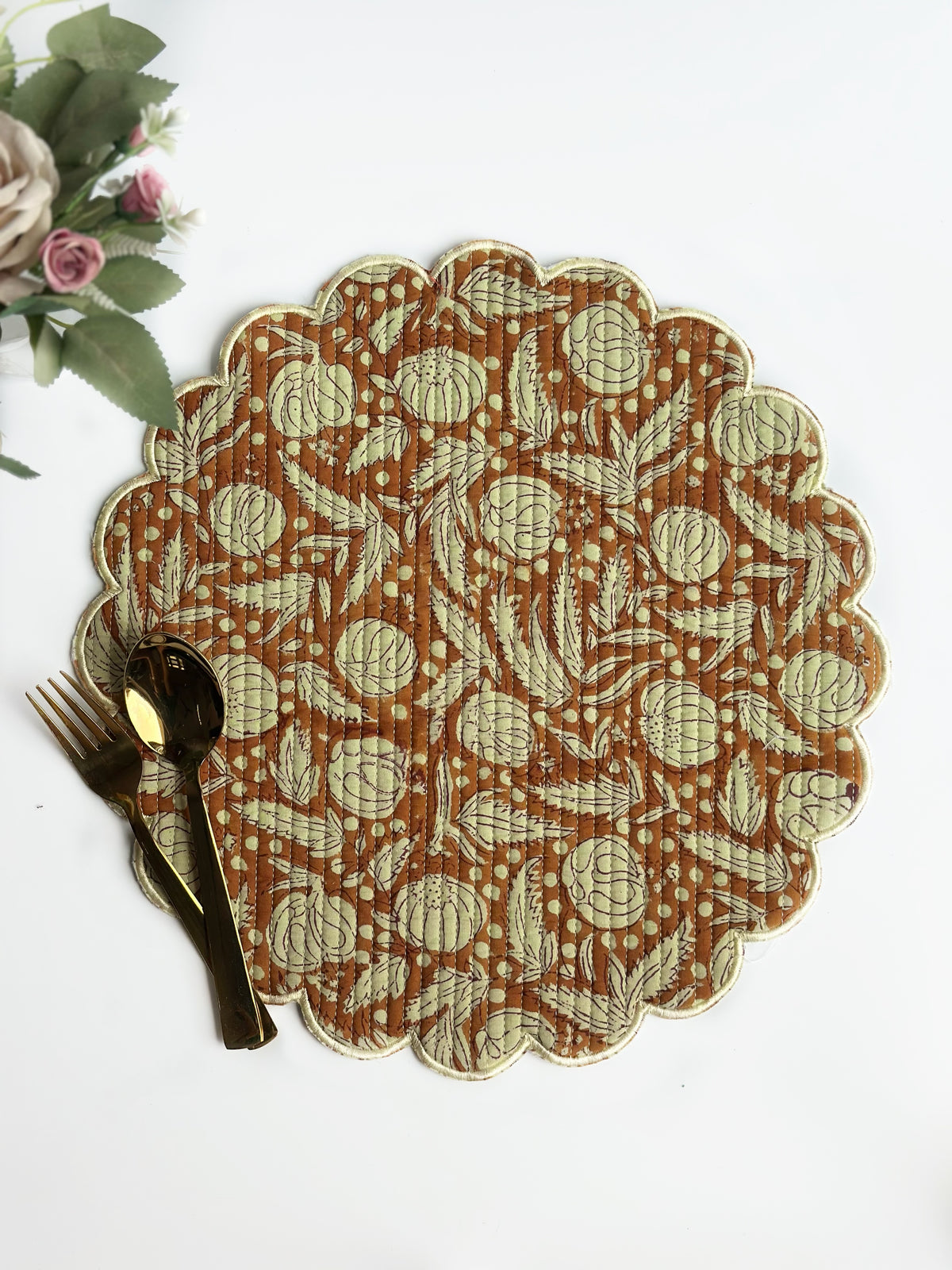 Rust Meadow Scalloped Placemat (set of 6)