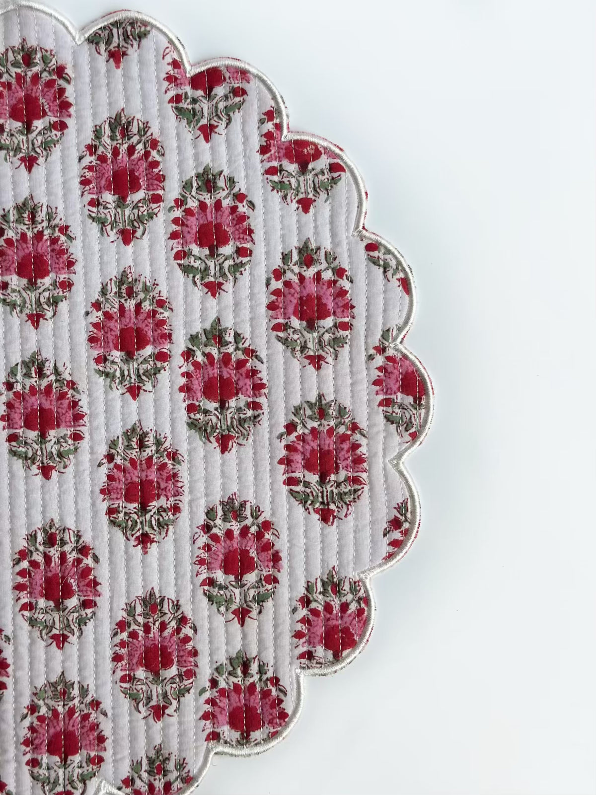 Ruby Garden Scalloped Placemat (set of 6)